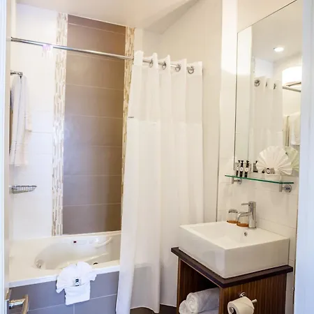 Aura Brooklyn Hotel 4*