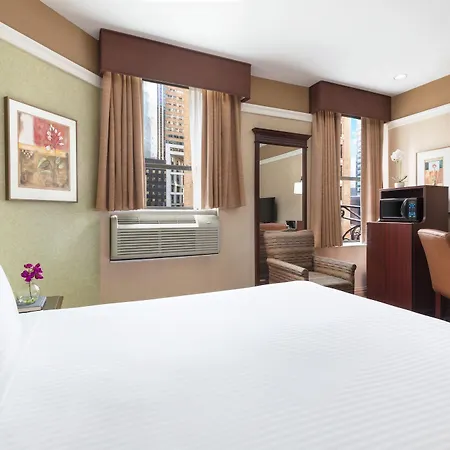 46 Times Square Hotel 3*