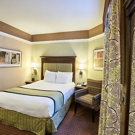 46 Times Square Hotel 3*