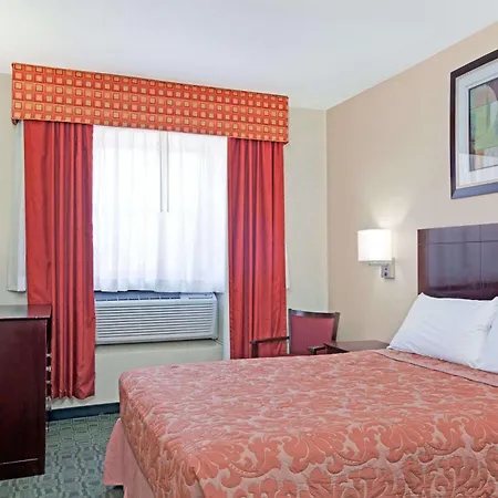Super 8 By Wyndham Long Island Lga Hotel 2*