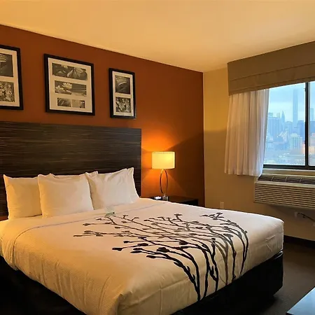 Sleep Long Island - Manhattan View 3*