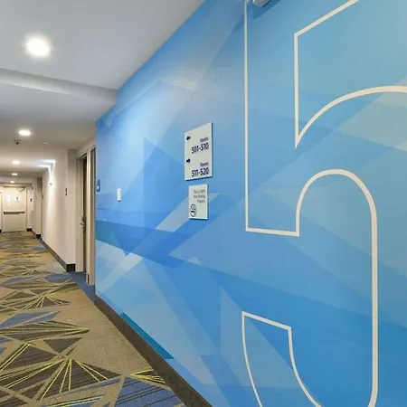 Hotel Country & By Radisson, Staten Island 3*
