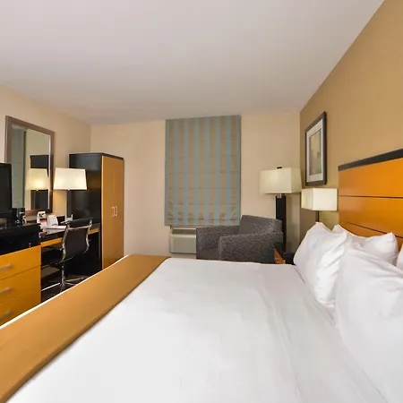 Hotel Express Kennedy Airport, An Ihg 3*