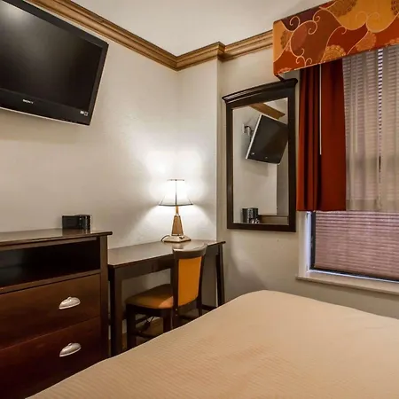 Clarion Park Avenue Hotel 2*