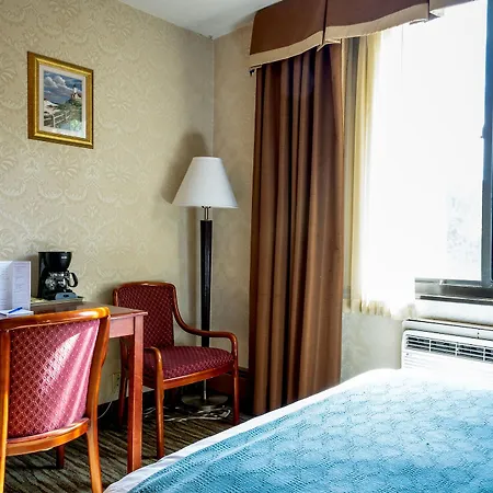 Anchor Hotel 3*