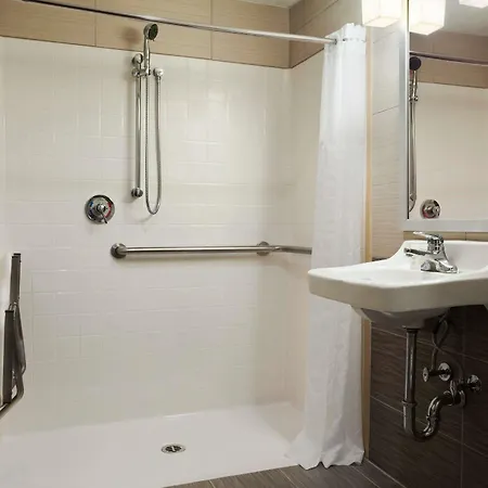 Hotel Super 8 Bronx 2*