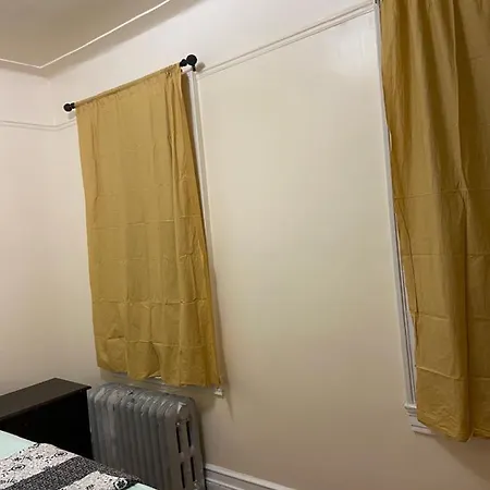 A Pleasant In Queens Guest house