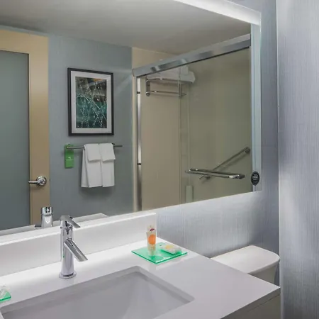 Hyatt Place Long Island Hotel 3*
