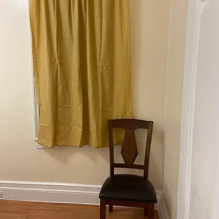 A Pleasant In Queens Guest house