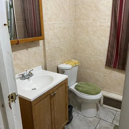 A Pleasant In Queens Guest house New York