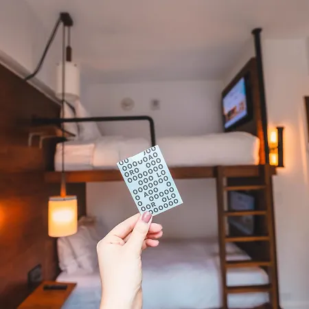 Arlo Nomad 4* New York