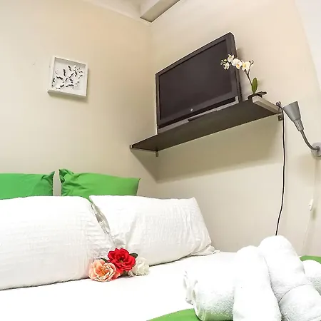 Macy Empire Apartment New York