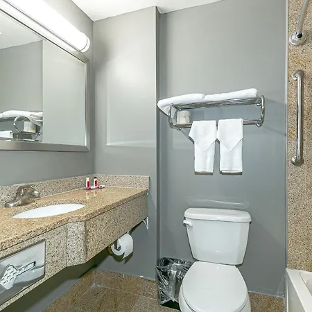 Ozone Inn & Suites New York