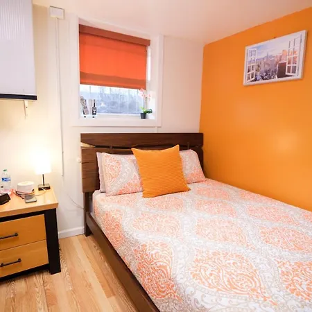 Elegant 2 Bedroom W Modern Amenities Apartment *