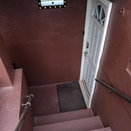 Elegant 2 Bedroom W Modern Amenities Apartment *