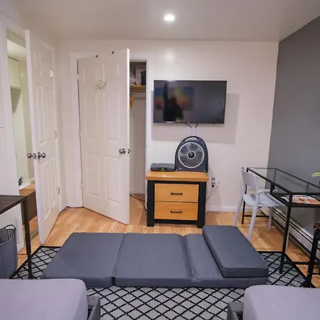 Elegant 2 Bedroom W Modern Amenities New York