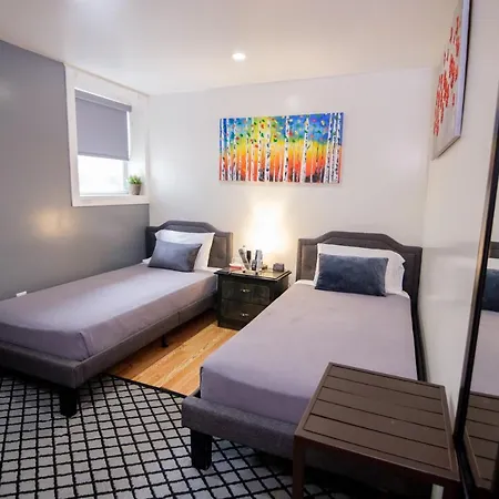 Elegant 2 Bedroom W Modern Amenities *