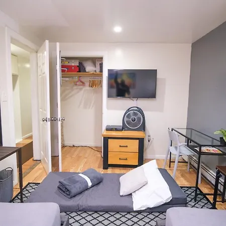 Elegant 2 Bedroom W Modern Amenities New York