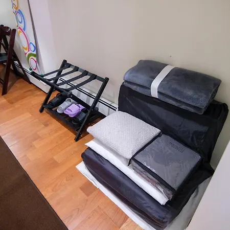 Elegant 2 Bedroom W Modern Amenities Apartment *