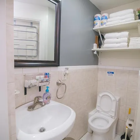 Elegant 2 Bedroom W Modern Amenities