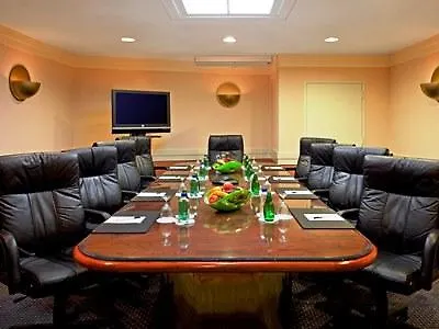 Doubletree By Hilton New York-laguardia 3*