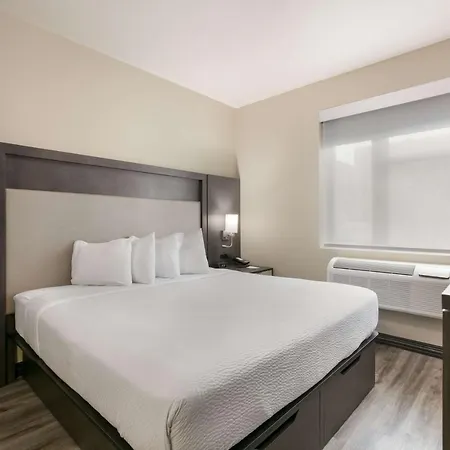 Western Executive Residency Bronx 3*