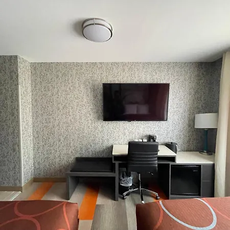 Super 8 By Wyndham Brooklyn Williamsburg New York