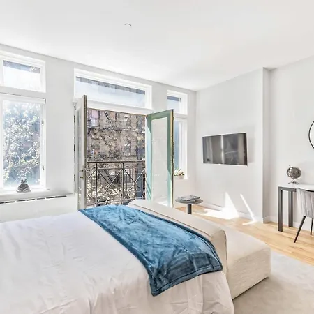 Maison Bella - Modern Studio W Charming Juliet Balcony Holiday home New York