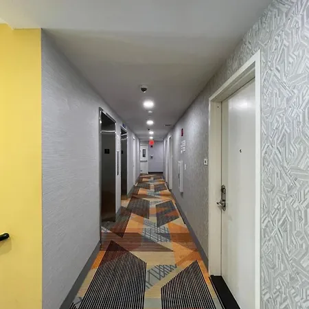 Hotel Super 8 By Wyndham Brooklyn Williamsburg
