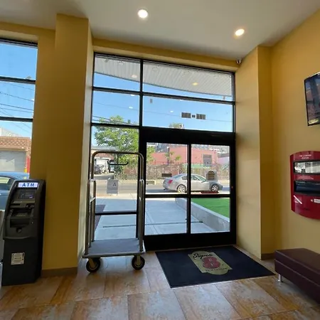 Super 8 By Wyndham Brooklyn Williamsburg