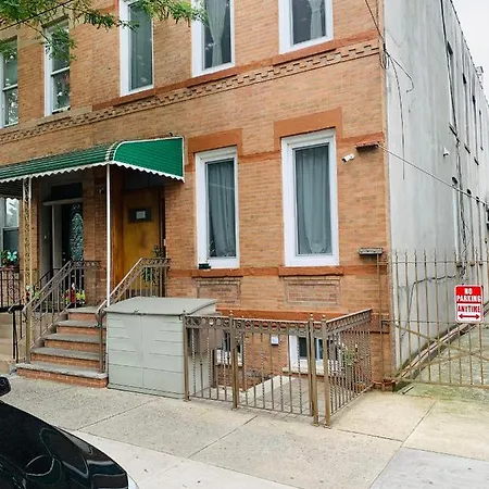 Urban Jungle Oasis In Queens! Homestay