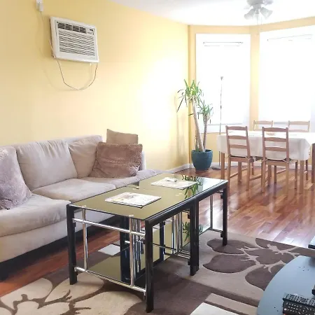 Homestay Maspeth House