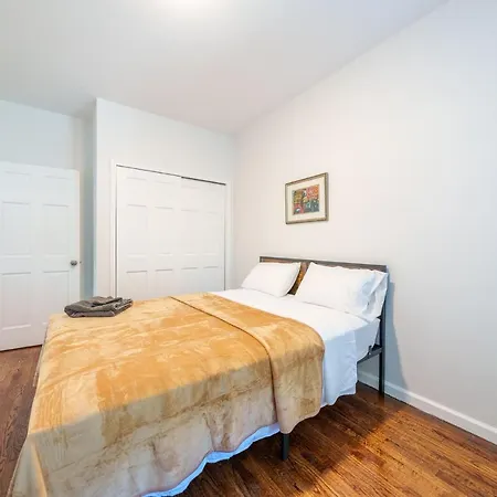 Lovely 2 Bedroom In The Hearts Of Crown Heights *
