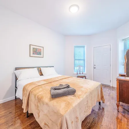 Lovely 2 Bedroom In The Hearts Of Crown Heights * New York