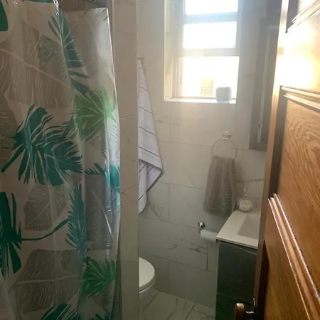 Urban Jungle Oasis In Queens! Homestay