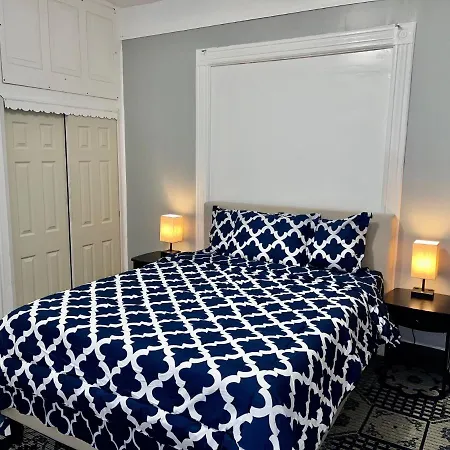 3 Bedrooms 2 Stops To Manhattan New York