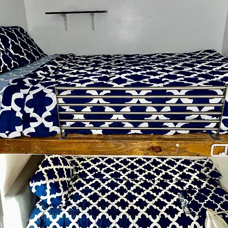 3 Bedrooms 2 Stops To Manhattan * New York