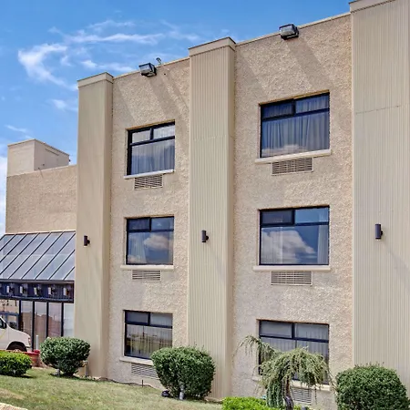 Super 8 By Wyndham Jamaica North Conduit Hotel New York