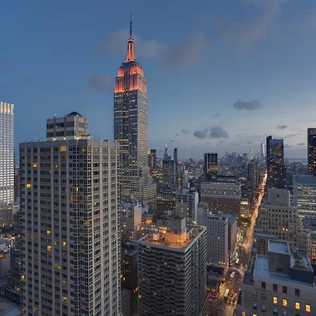 Courtyard Manhattan/times Square 3*