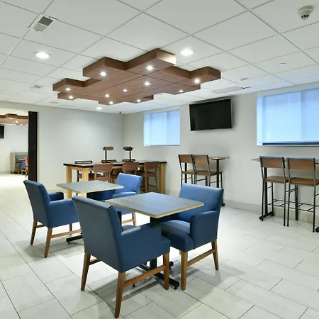 Hotel Country & By Radisson, Staten Island New York