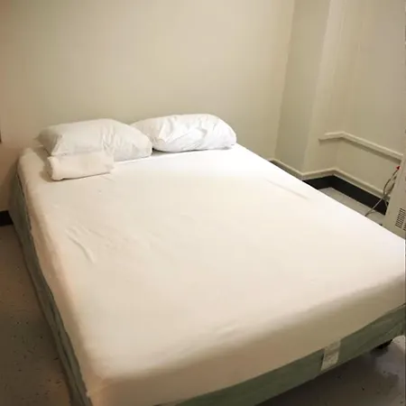 West Side Ymca Hostel *