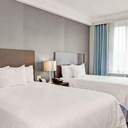 Hotel Wyndham Garden Long Island 3*