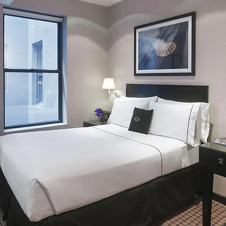 Oyo Times Square 4*