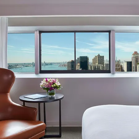 Millennium Hilton One Un Plaza 4*