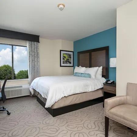 Western Queens Gold Coast Hotel 3*