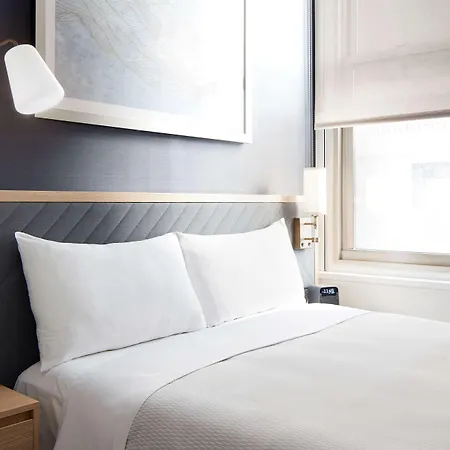 Radisson Street 4*