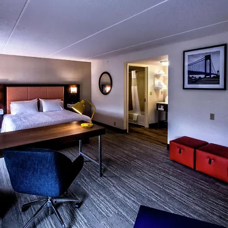 Hampton & Staten Island Hotel