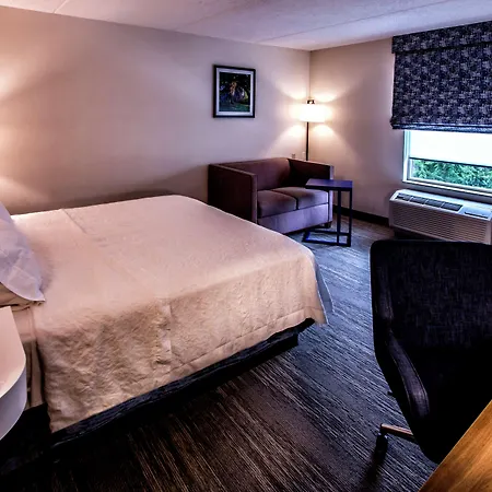 Hotel Hampton & Staten Island 3*