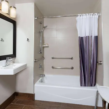 La Quinta By Wyndham Park Hotel