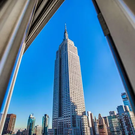 Hilton Garden West 35th Street 3*